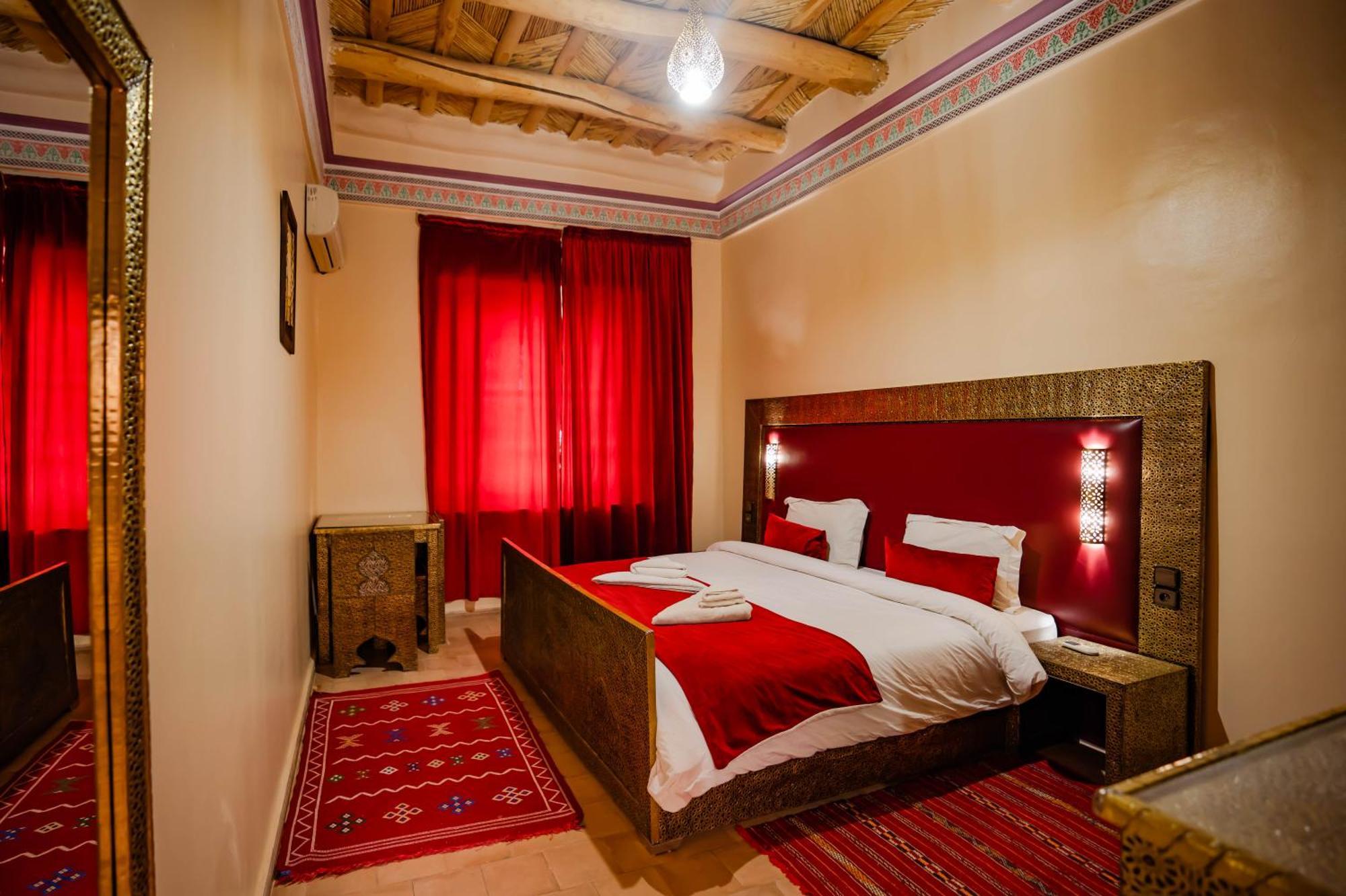 Bed and Breakfast Kasbah Tizzarouine Boumalne Esterno foto