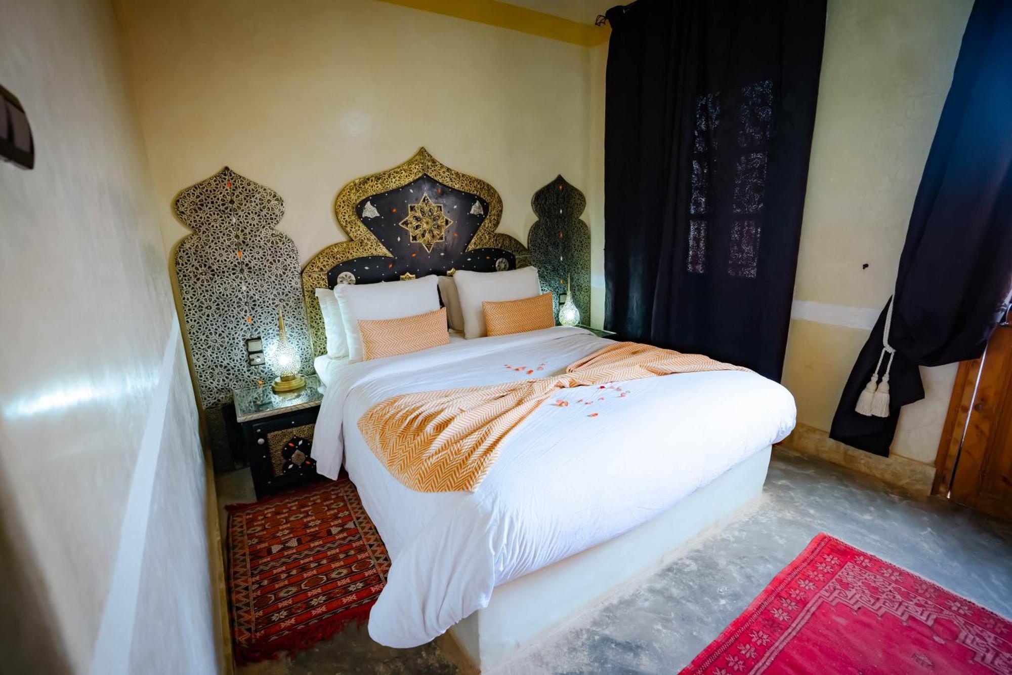 Bed and Breakfast Kasbah Tizzarouine Boumalne Esterno foto